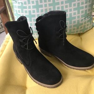 Black booties size 7M. NWT